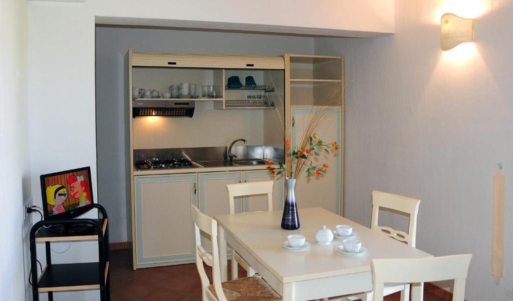 Le Tre Querce Aparthotel San Teodoro  Phòng bức ảnh